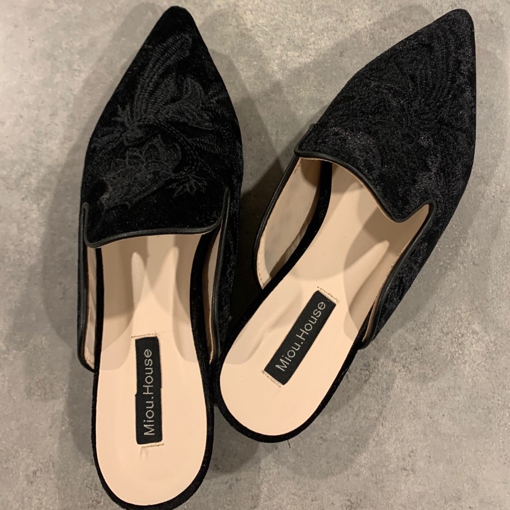 Mules- embroidered velvet like